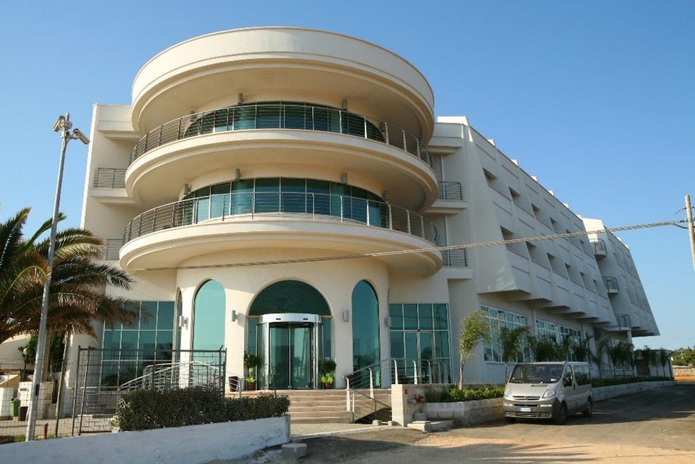 Jonico Hotel Torre San Giovanni Ugento Esterno foto