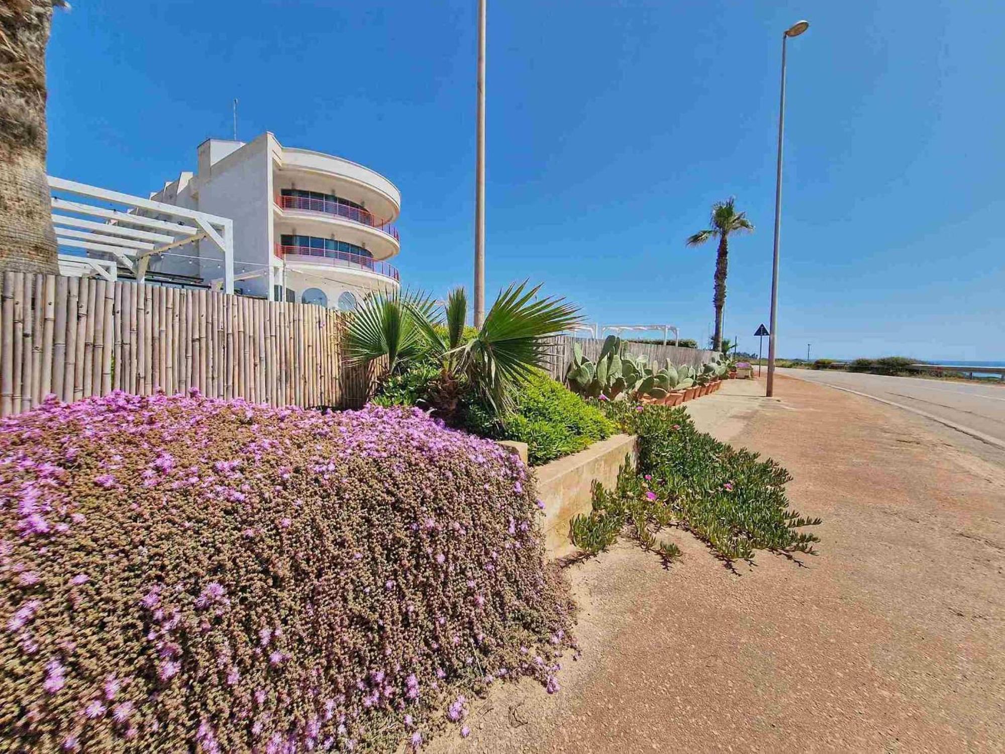 Jonico Hotel Torre San Giovanni Ugento Esterno foto